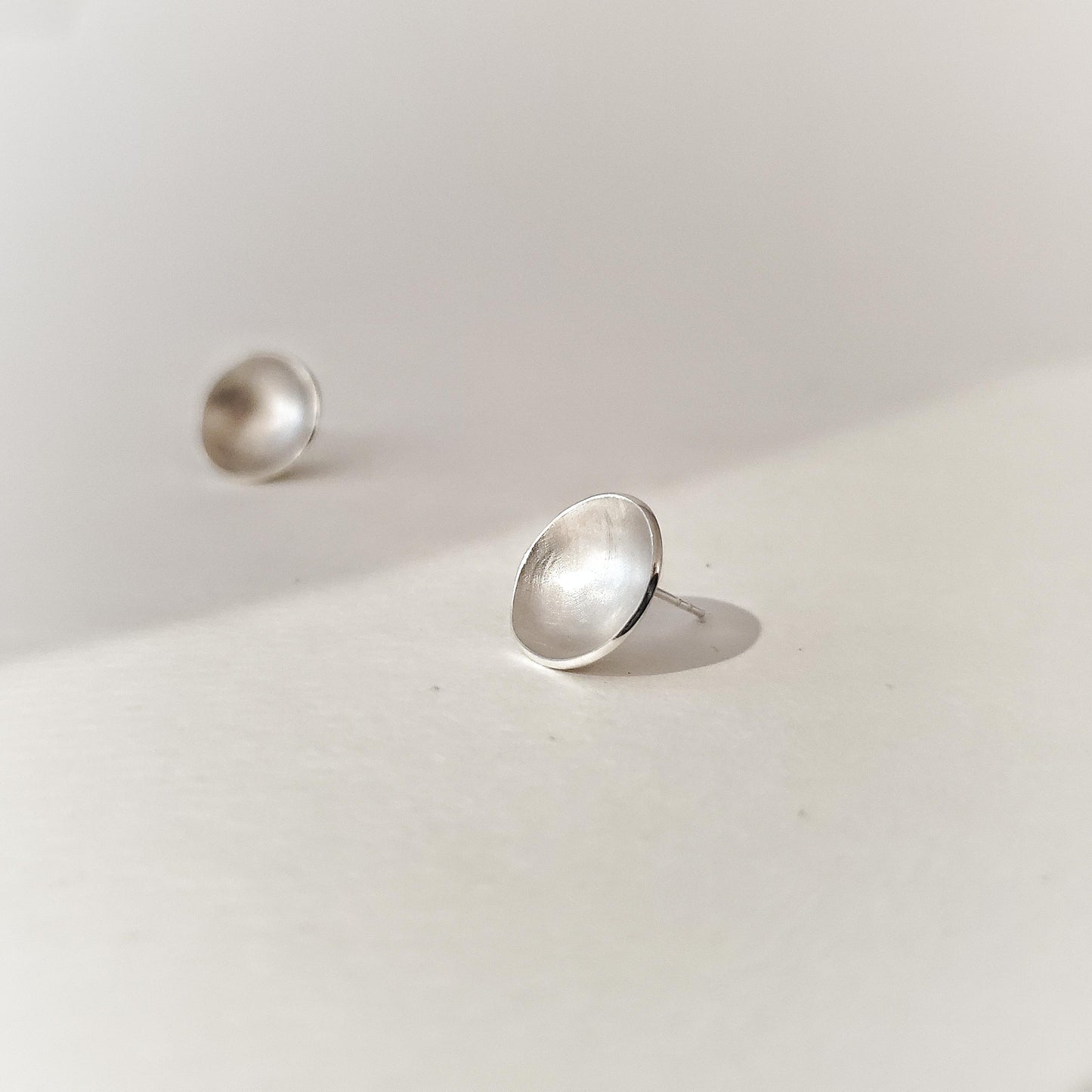 Petites boucles d'oreilles pendantes