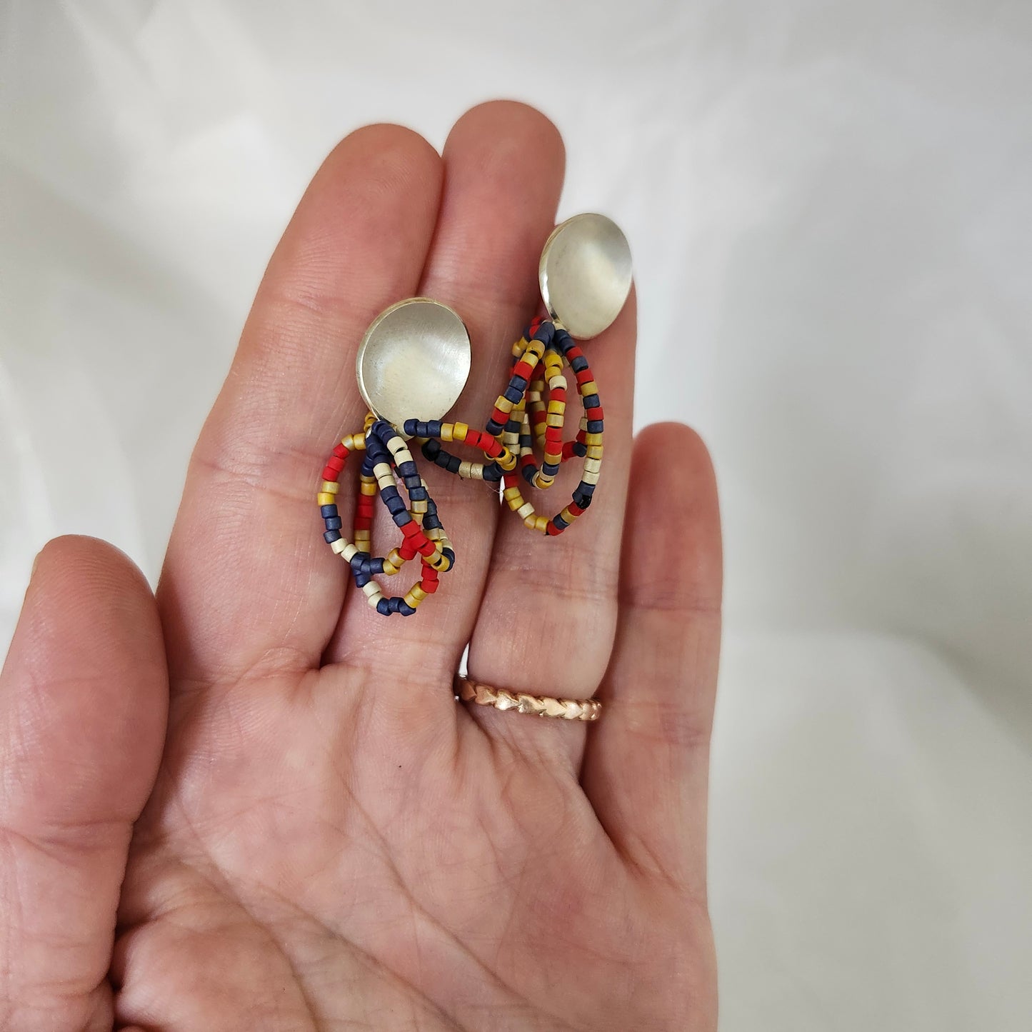 Petites boucles d'oreilles perlées 1