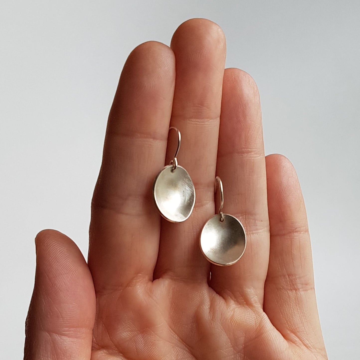 Petites boucles d'oreilles pendantes